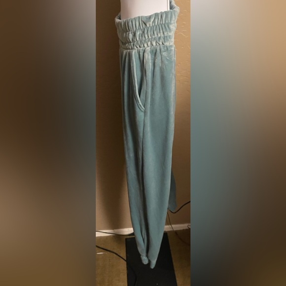 Very Soft Weekend Edition Velvet Like Sweatpants - Picture 3 of 10